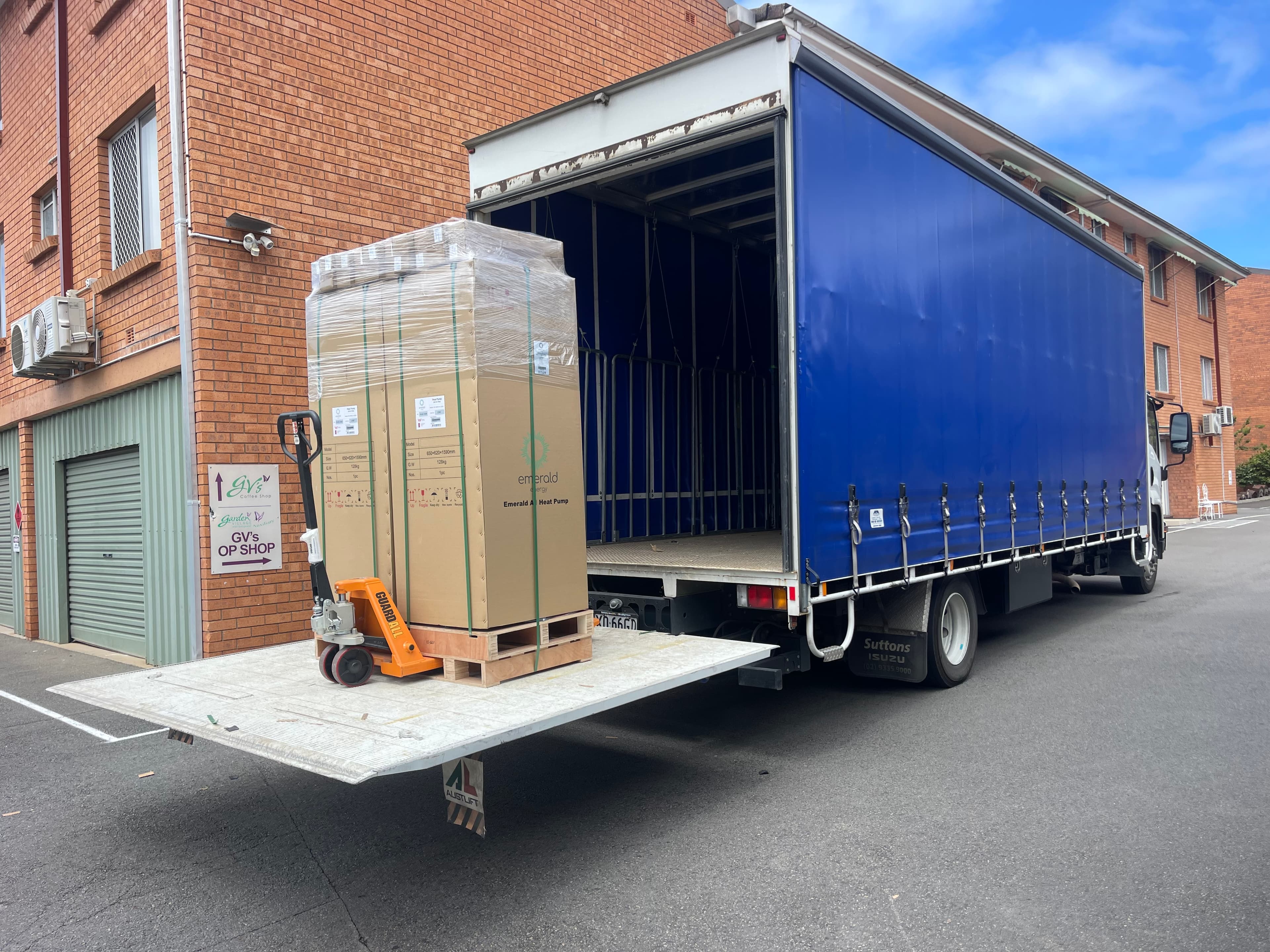Cover Image for Tail Lift Truck Hire Sydney, Melbourne & Brisbane — No Dock Needed
