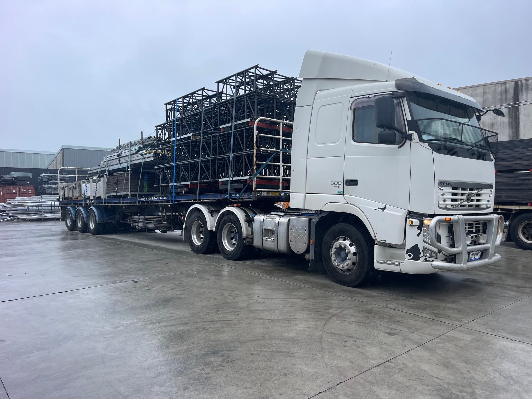 Cover Image for Flat-Top & Flatbed Truck Hire — Open-Deck Freight
